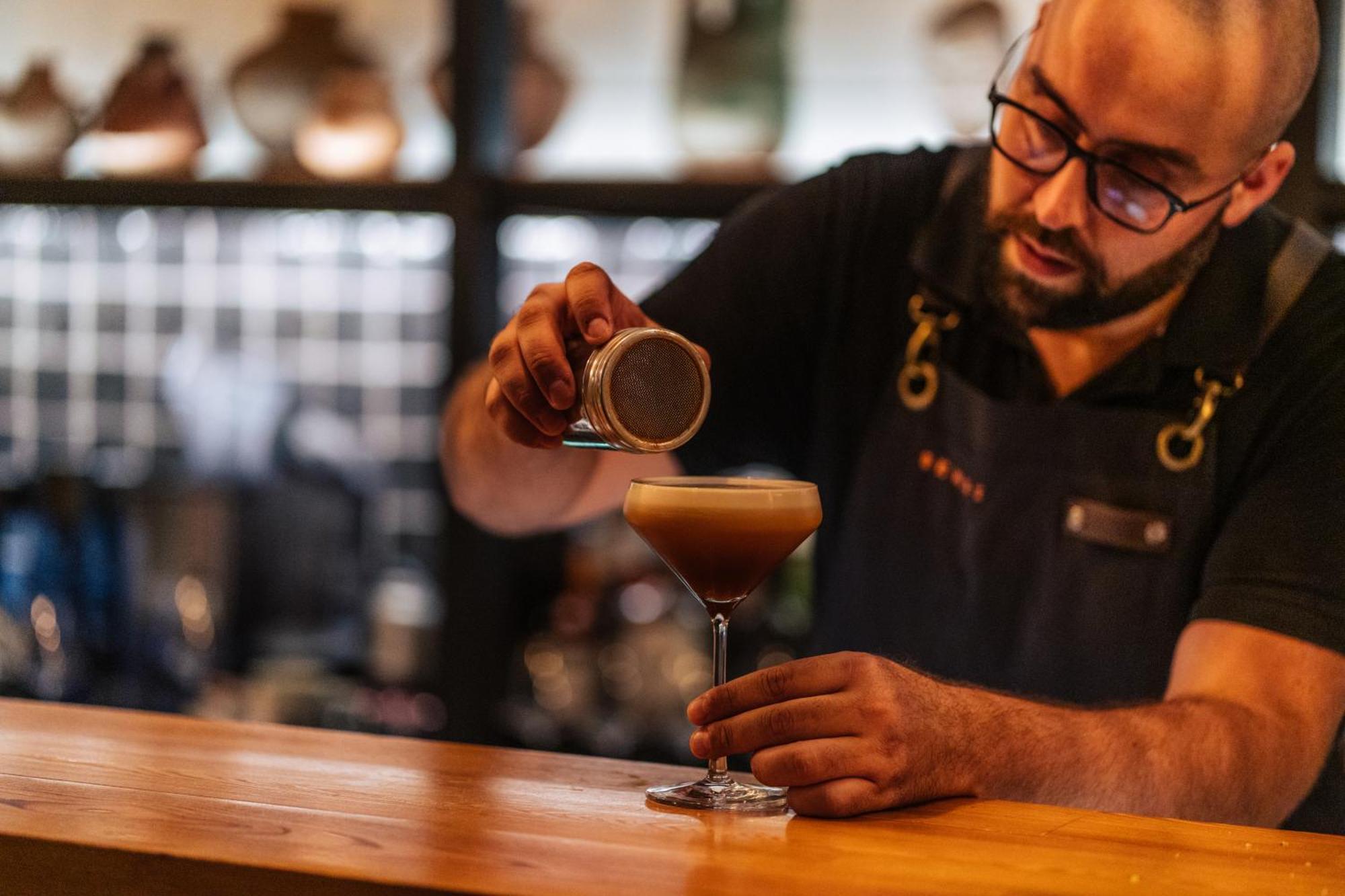 Sensi Azores Nature And Spa Ginetes Exterior photo A barista preparing a coffee drink