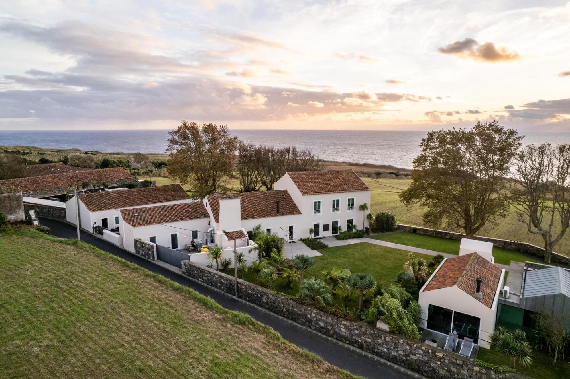 Sensi Azores Nature And Spa Ginetes Exterior photo The main house of the Quinta do Canavial, the residence of the Count of Canavial