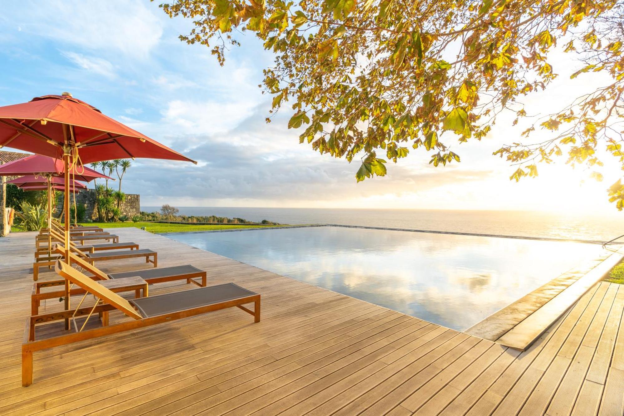 Sensi Azores Nature And Spa Ginetes Exterior photo Infinity pool at the resort